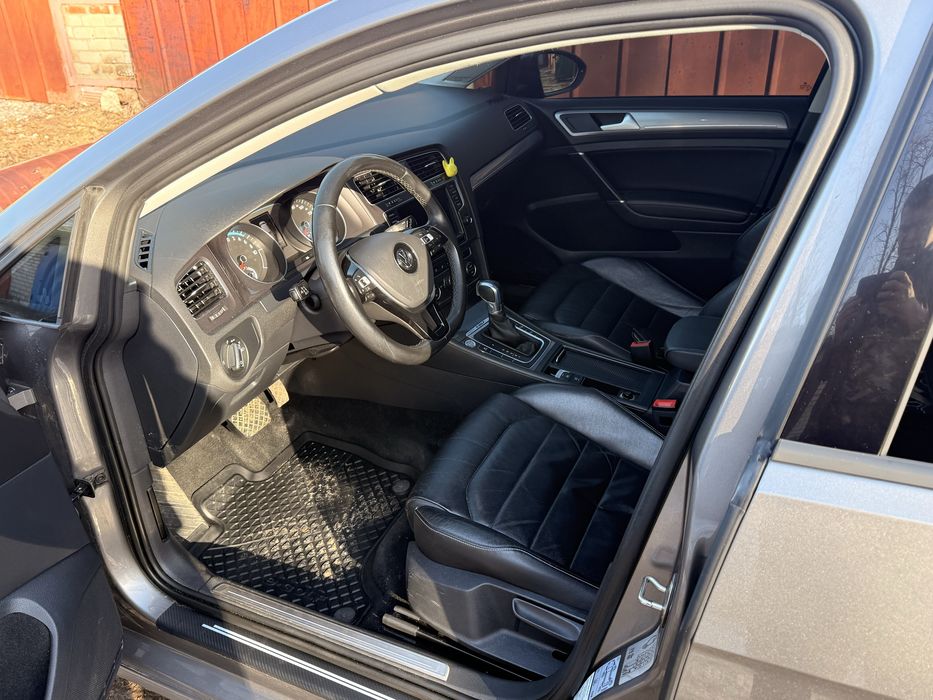 Продам Volkswagen e Golf