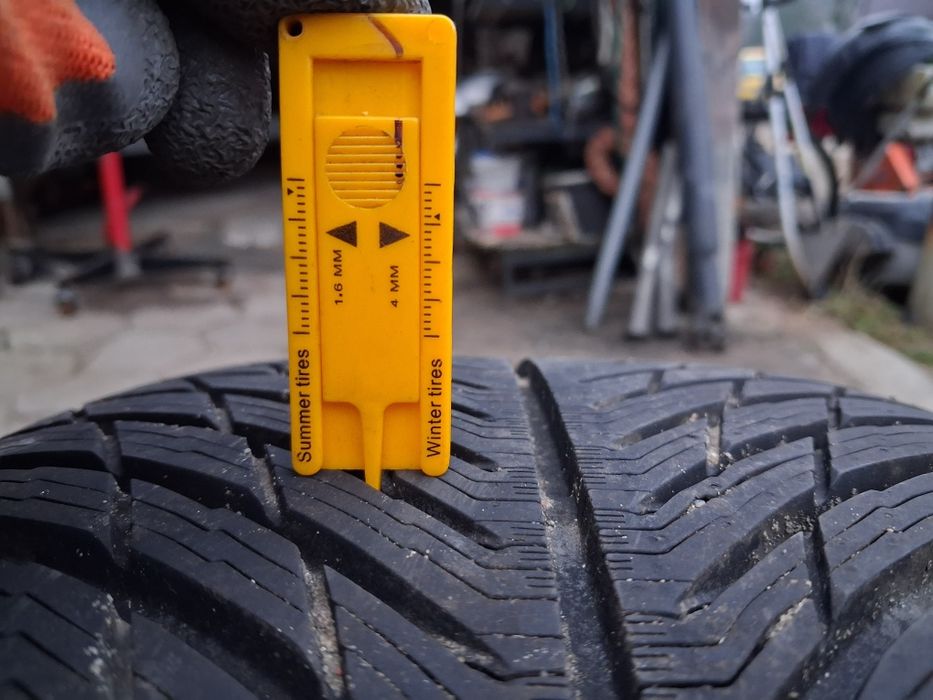 Opona 1szt Michelin Pilot Alpin 5 SUV  255/45R20
