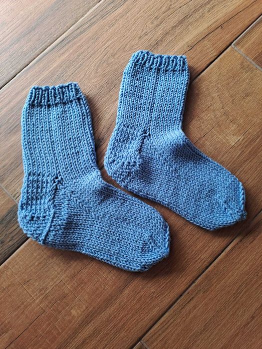 Meias em tricô feitas à mão