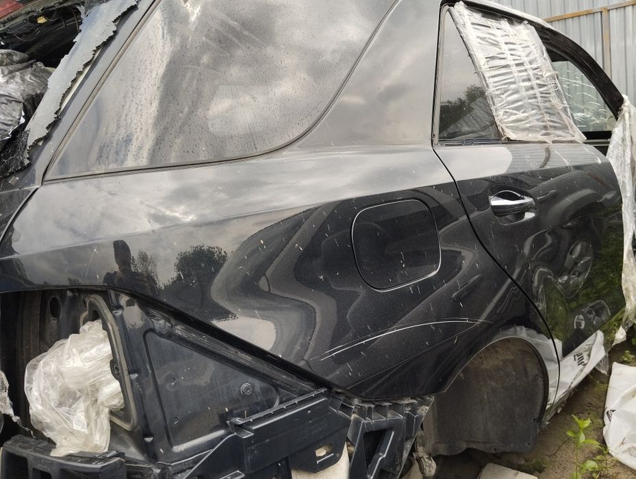 Мерседес Mercedes Двері дверка задні праві Ml gle w166