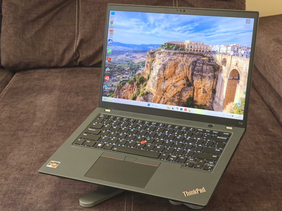 Lenovo ThinkPad T14 Gen4 (14" FHD+ IPS/ R7-7840U/ 32 DDR5/ 512 NVMe)