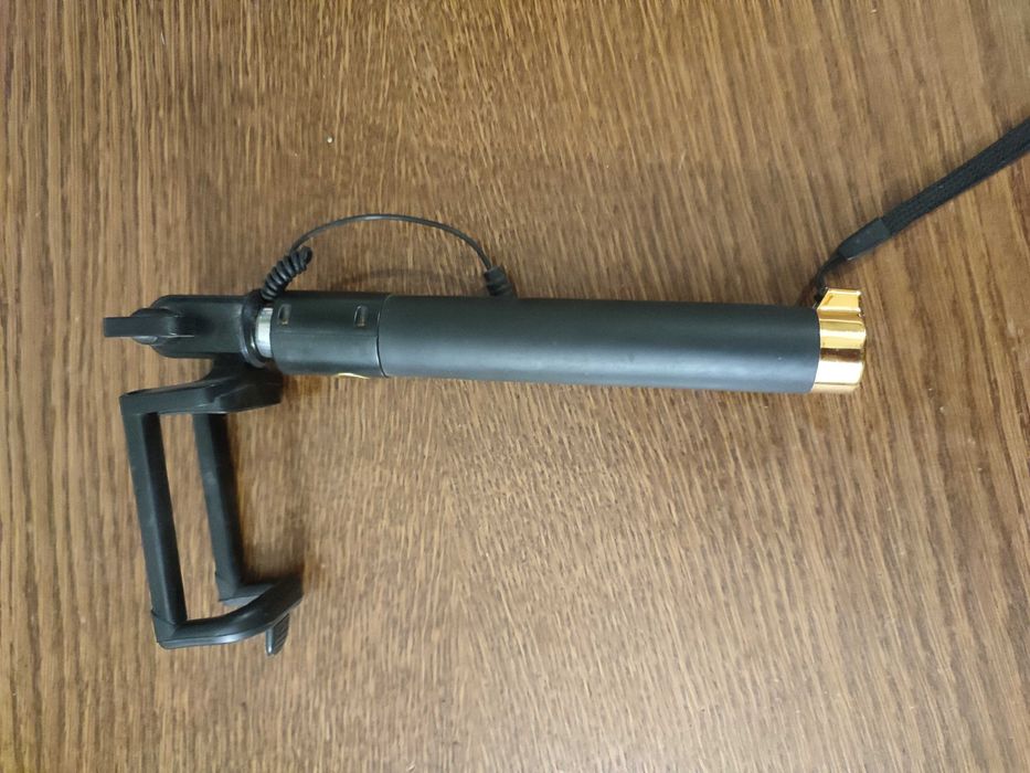 продам монопод селфі