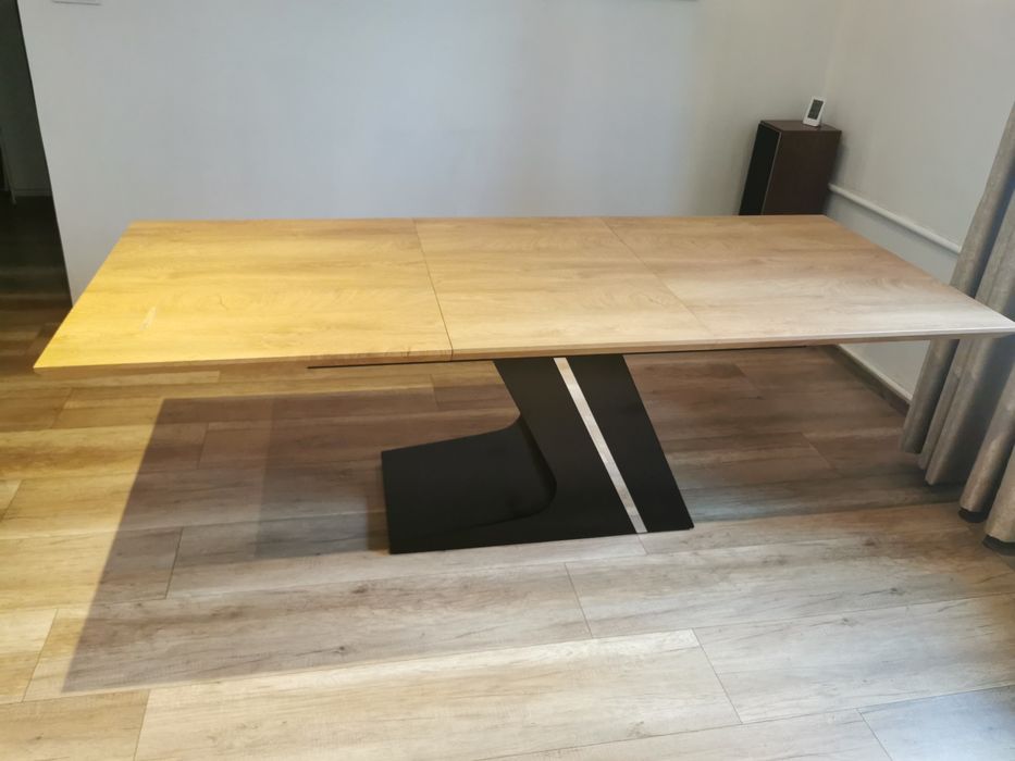 Stół rozkładany do salonu