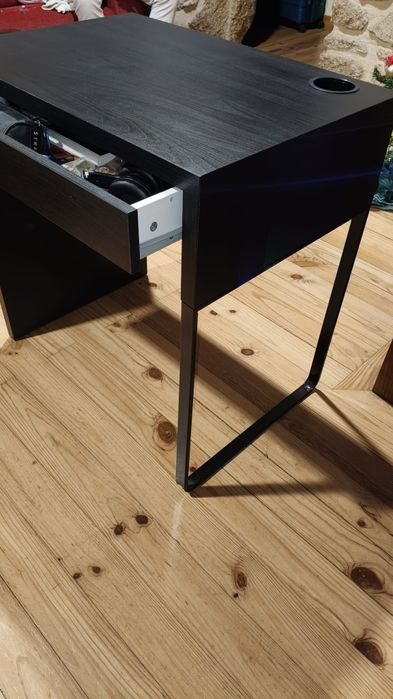 secretaria IKEA preta