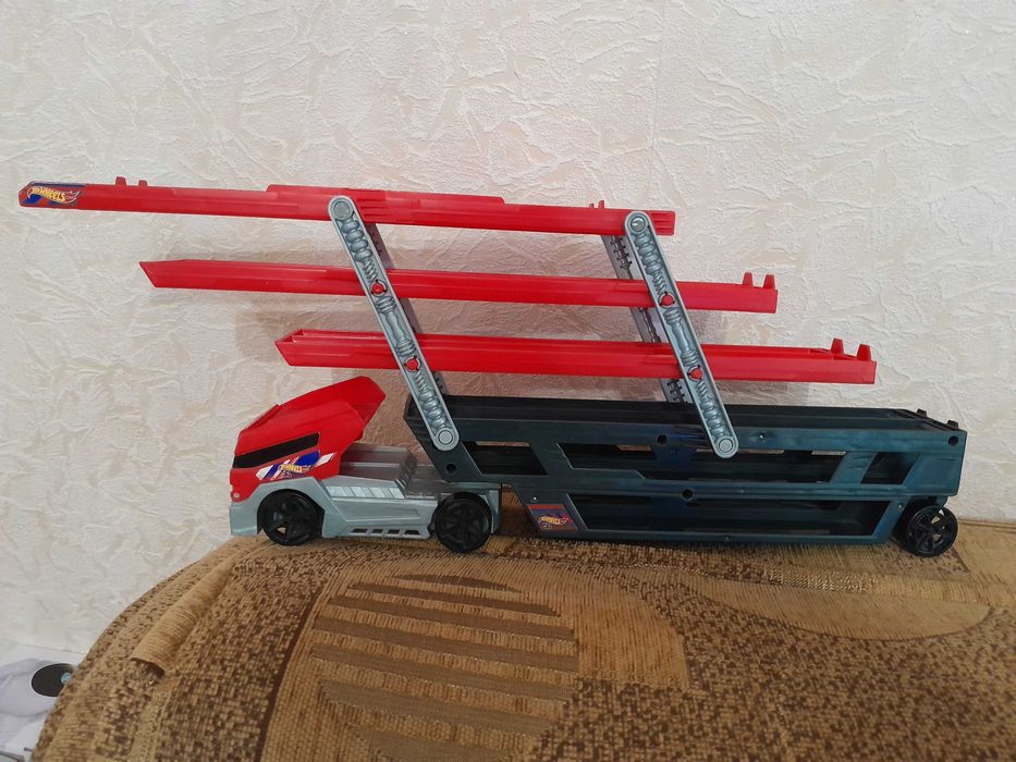 Ігровий набір hot wheels вантажівка