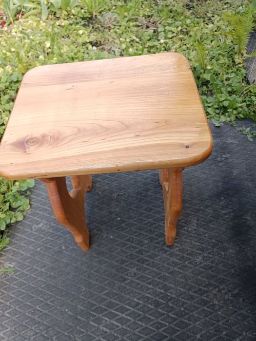 Продаються табурети нові .