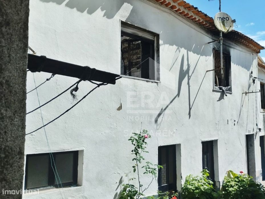 Moradia de pisos para reconstruir