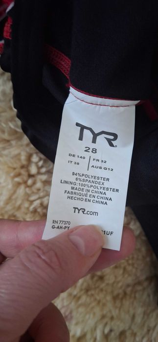 Продам новий купальник TYR для дівчинки підлітка