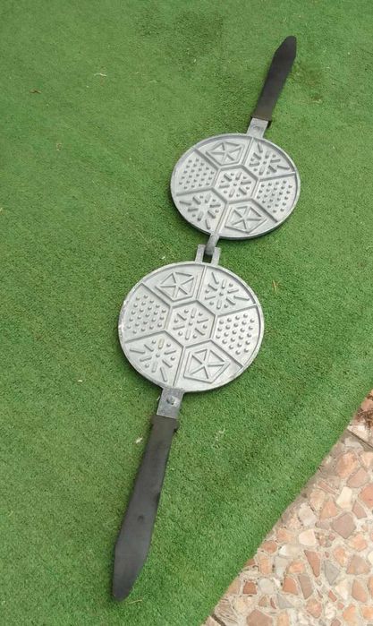 Форма для выпечки вафель.