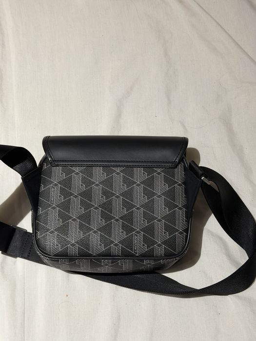 Bolsa da lacoste como nova