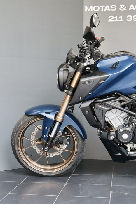 Honda cb125R ( apenas 1600 kms)