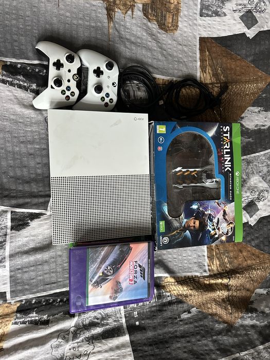 Xbox one S 1TB z grami i padami