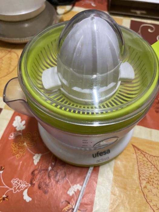 Espremedor elétrico Ufesa Activa com tampa e filtro