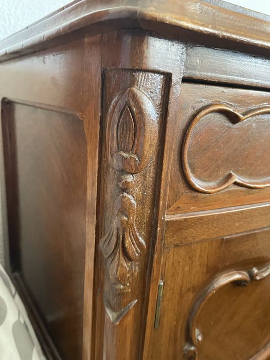 Mesa de Cabeceira em madeira com 2 gavetas