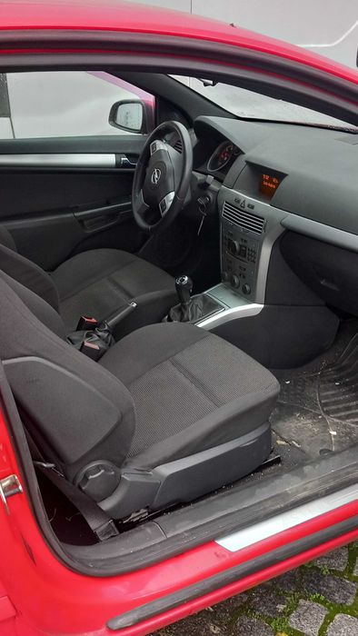 Opel Astra 1.9 GTC Comercial