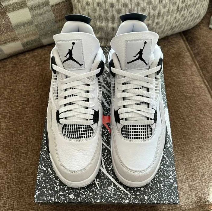 nowy z pudełkiem Jordan 4 retro military black R.46
