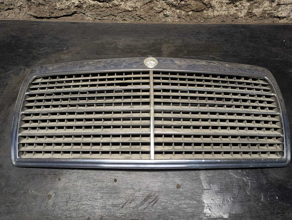 Vendo grelha frontal Mercedes benz 190/190d