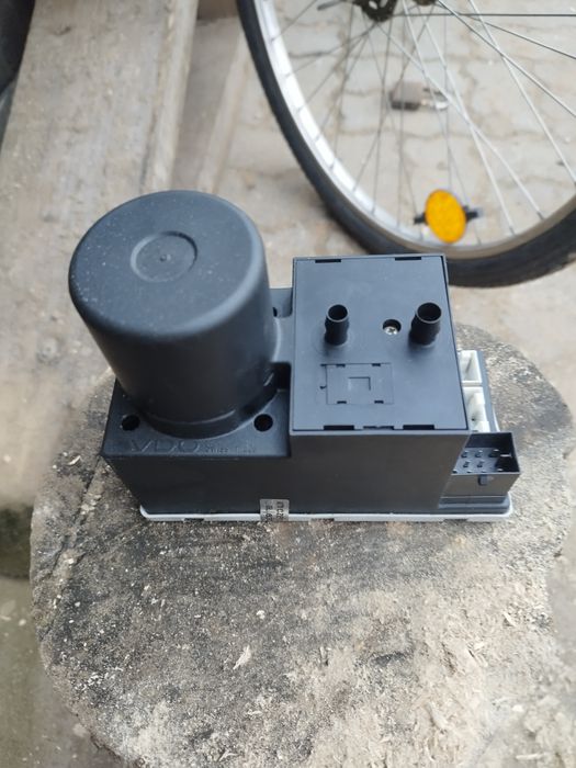 Pompka zamka centralnego moduł komfortu audi a3 8l