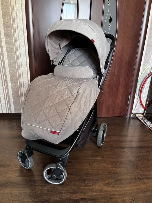 Прогулянкова коляска Carrello Bravo
