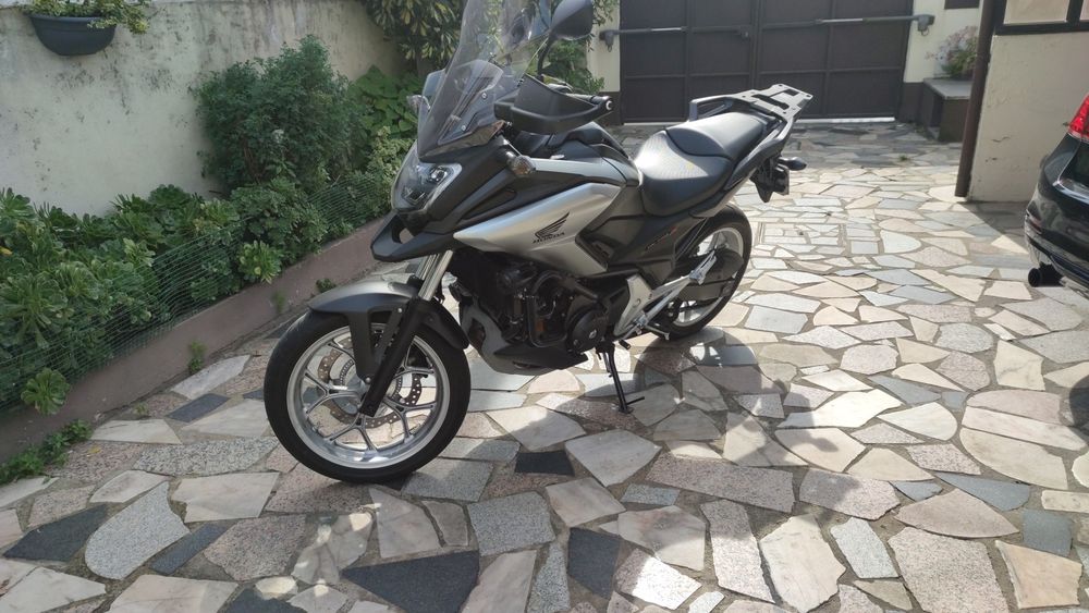 Honda NC750X com mala