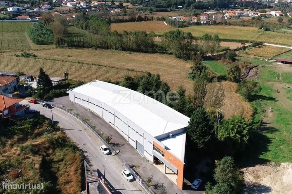 Armazém Industrial com 2.437m2 em Ronfe, Guimarães