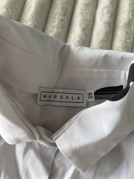 Koszula Marsala biala w czarne serca rom 36