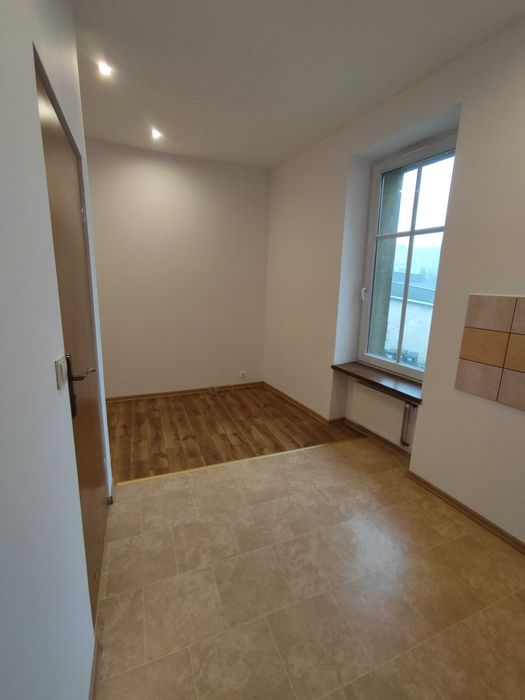 Do wynajęcia duża kawalerka w centrum Bytomia.