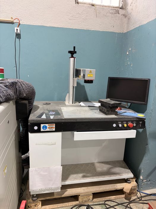 Máquina de gravação laser de metais (fibra) - 30W