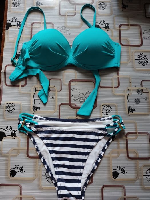 Яскравий купальник, розмір S