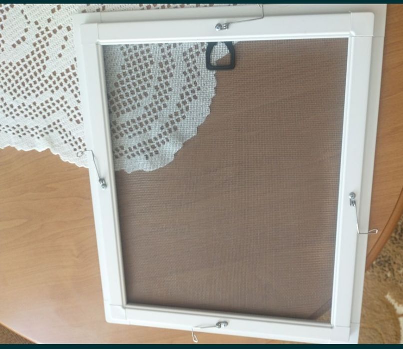 Moskitiera na małe okno