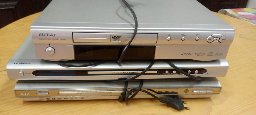 Vários DVDs Usados sem Comandos