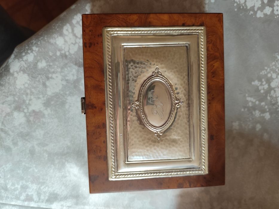 Caixas em madeira com aplique prata