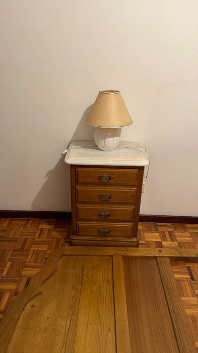 Conjunto de mobília para quarto.