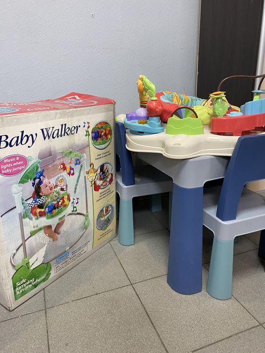 Стрибунці ігровий центр Fisher Price прыгунки