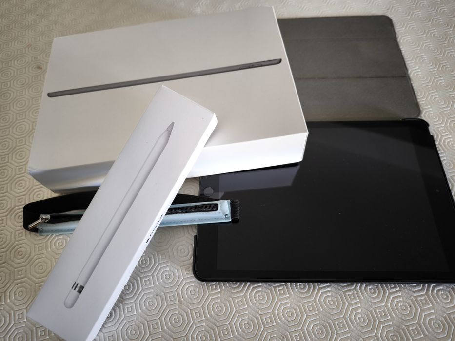 iPad 32GB 8th Generation + Apple Pencil