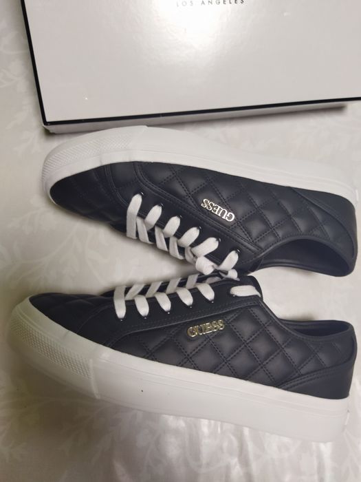 Кросівки жіночі Guess 40 р