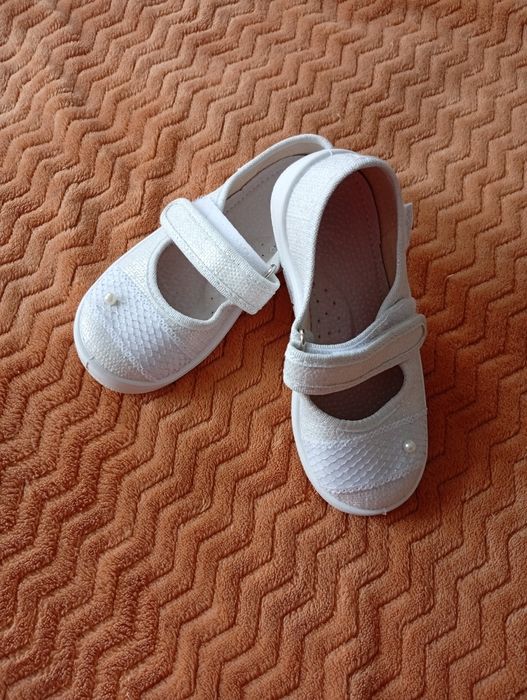 Туфельки для дівчинки