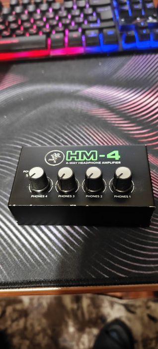 Mackie HM-4, усилитель для 4х наушников.