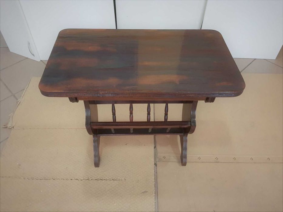 Mesa de Apoio / Porta Revistas em Madeira de Mogno