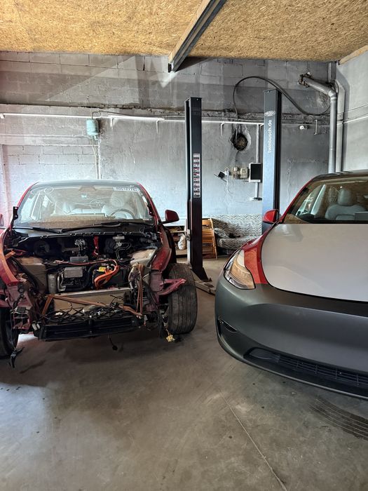 Tesla service львів. Відновлення акб. Зняття crash. Ремонт батарей.