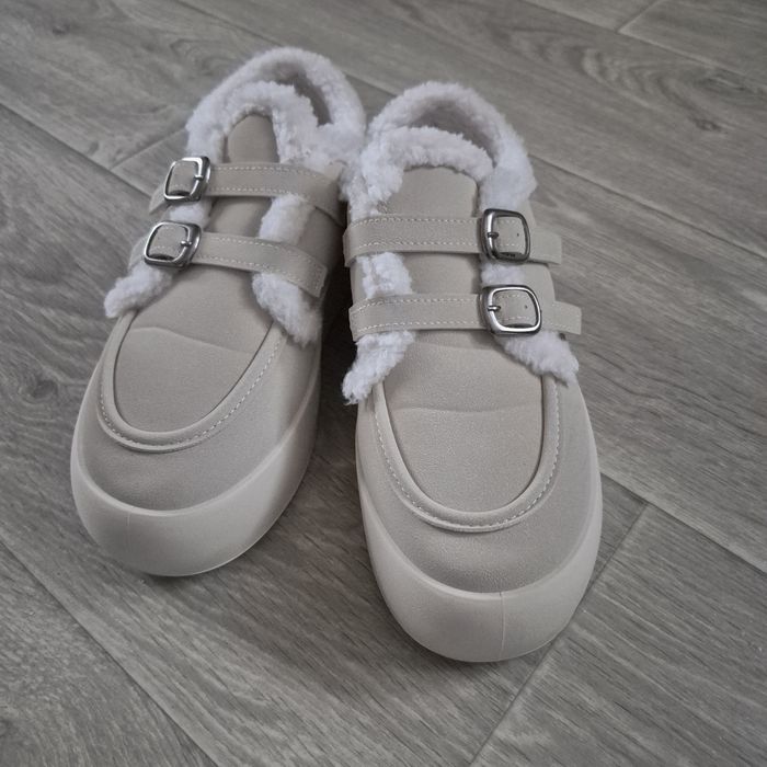 Кеди, угги, ботінки, взуття, лофери, хайтопи, черевики.