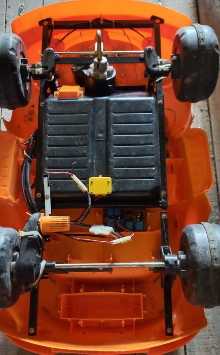 велика дитяча машинка акумуляторна