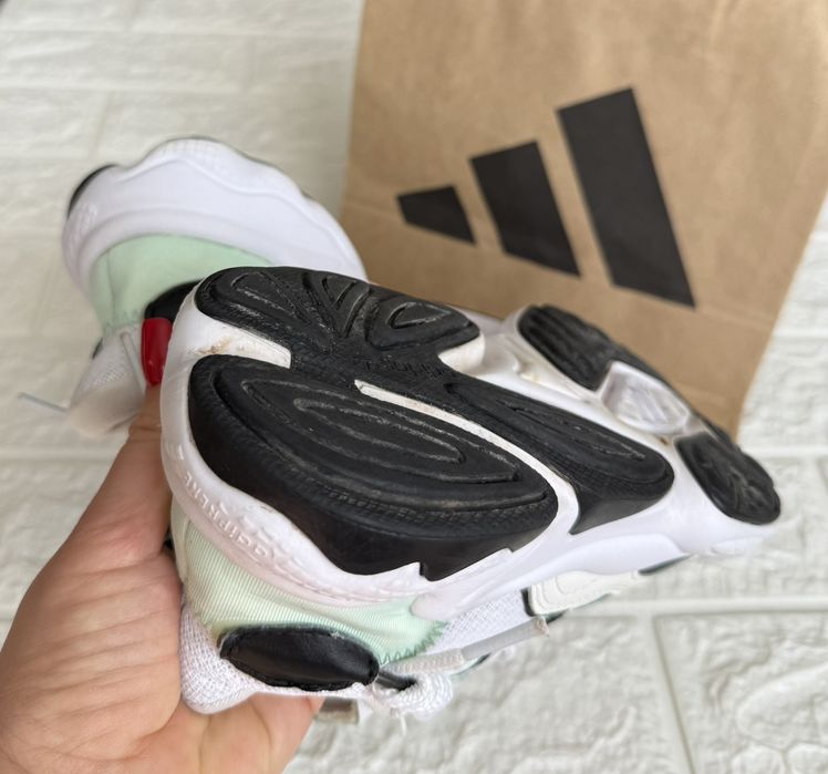 Кроссовки Adidas Ozweego. Размер 37,5.( маломерят)