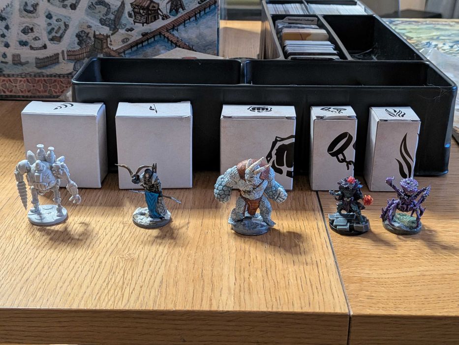 Frosthaven + solo scenarios, pomalowane figurki