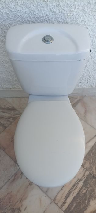 Sanita e depósito de água a funcionar