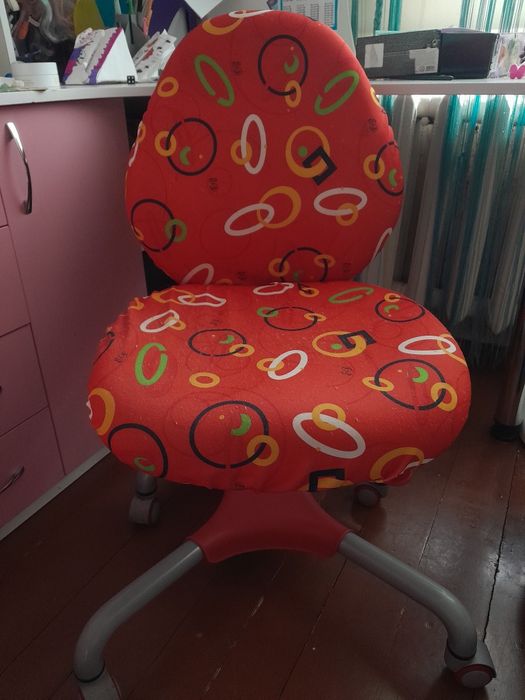 Стул на колесах робочий