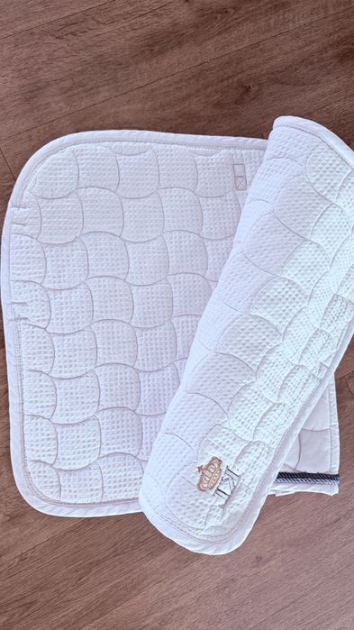 Biały czaprak ujeżdżeniowy Kingsland