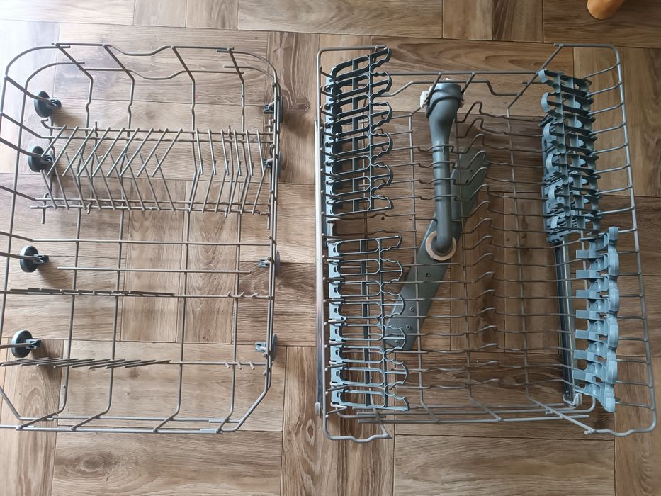 Dwa koszyki do zmywarki Whirlpool 45 cm