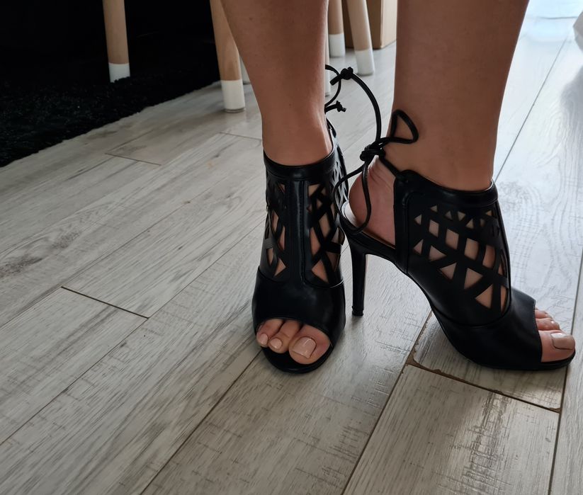 Sexy buciki firmy Guess rozm 36