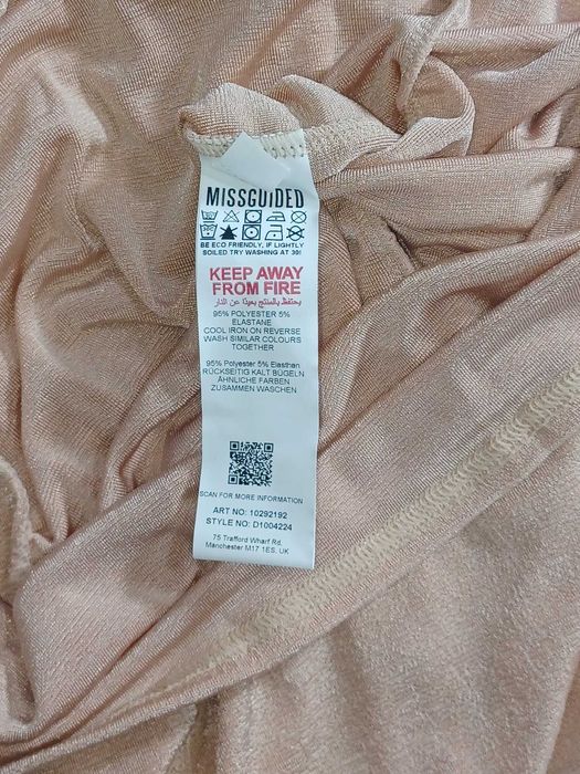 Missguided  marszczona sukienka z połyskiem  36